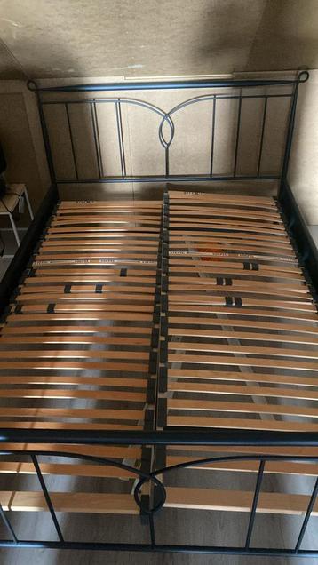 Twee persoons bed te koop beschikbaar voor biedingen
