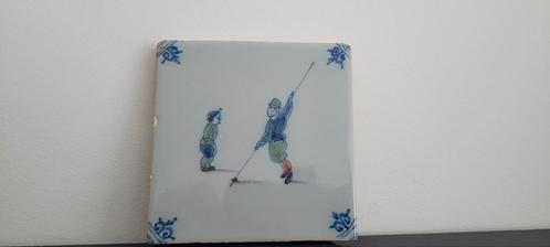 Delfts Blauwe Tegel met Figuren, Antiek en Kunst, Antiek | Wandborden en Tegels, Ophalen of Verzenden