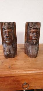 Twee hardhouten Afrikaanse boekensteunen., Antiek en Kunst, Kunst | Beelden en Houtsnijwerken, Ophalen of Verzenden