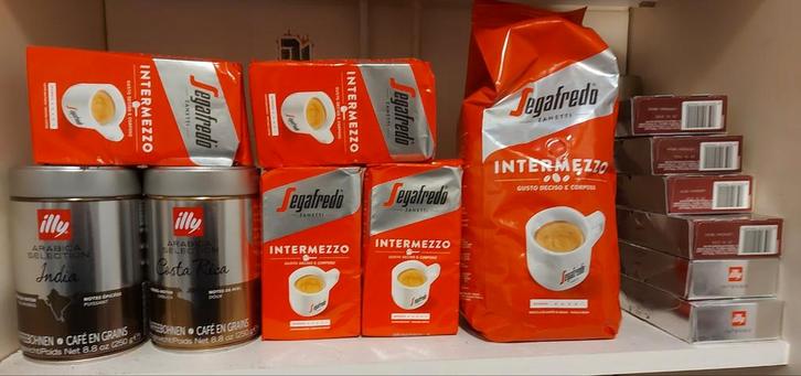 Filter koffiemachine + Koffiemolen en veel koffiebonen, Witgoed en Apparatuur, Koffiezetapparaten, Gebruikt, Gemalen koffie, Koffiebonen