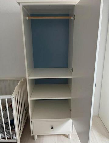 Ledikant, commode, kledingkast beschikbaar voor biedingen
