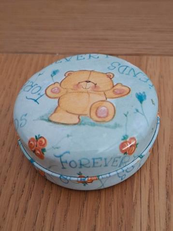 Klein Forever Friends blikje. 1992. H 2,5 cm. Ø 6,5 cm. beschikbaar voor biedingen