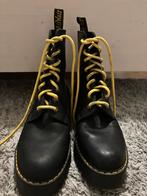 Zwarte Dr. Martens met gele veters, Kleding | Dames, Schoenen, Zwart, Lage of Enkellaarzen, Ophalen of Verzenden, Dr. Martens