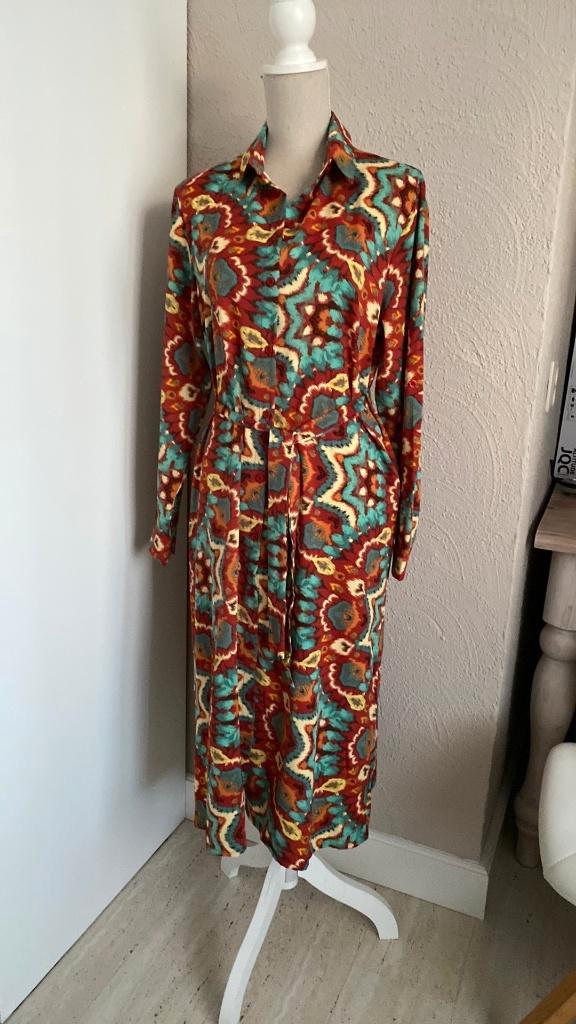 Jurk Merk REBELZ Maat L NIEUW, Kleding | Dames, Jurken, Nieuw, Maat 38/40 (M), Overige kleuren, Onder de knie, Ophalen of Verzenden