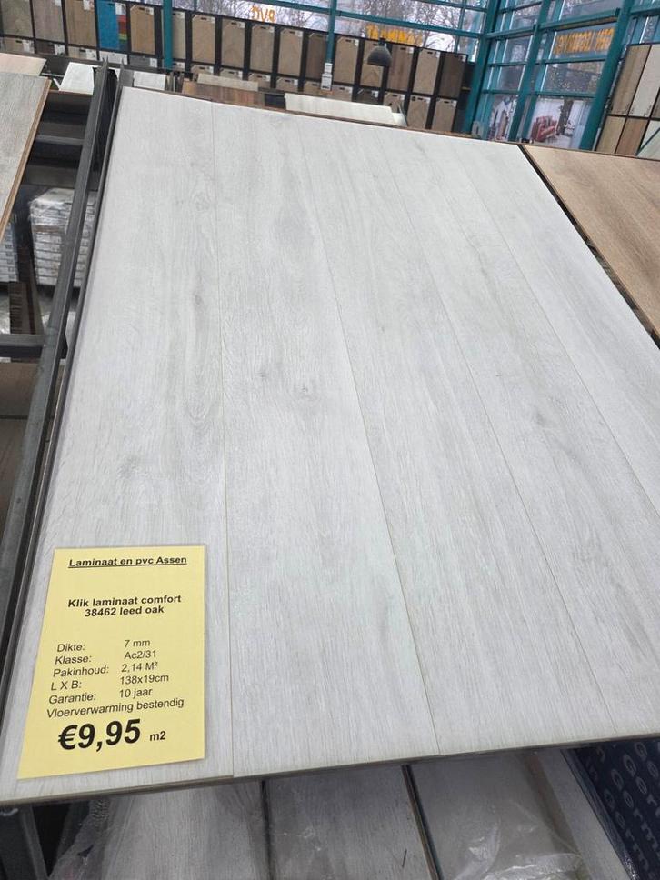 klik laminaat 38461 iced oak nu €7,95pm2, Huis en Inrichting, Stoffering | Vloerbedekking, Nieuw, Laminaat, Wit, Crème, Beige
