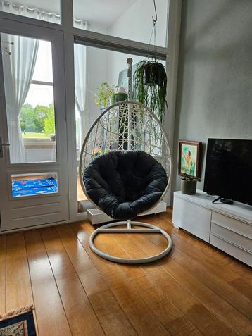 Hangstoel swing met standaard - wit beschikbaar voor biedingen