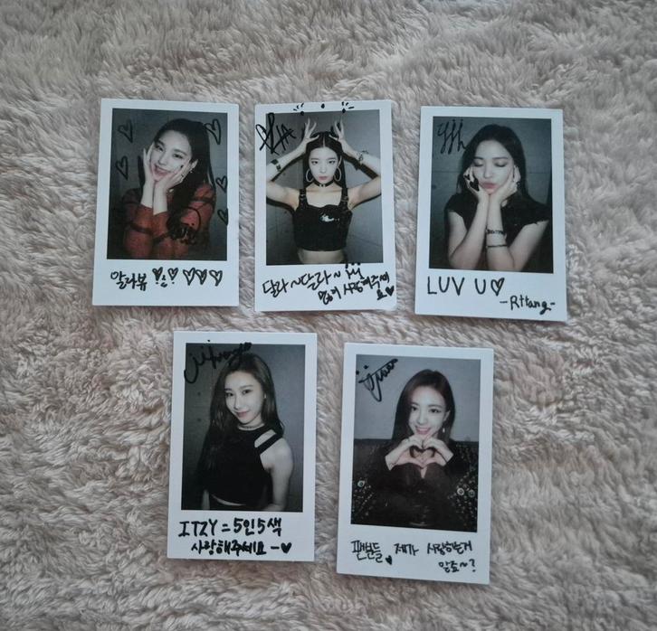 Kpop Itzy polaroid dala dala set, Verzamelen, Muziek, Artiesten en Beroemdheden, Zo goed als nieuw, Foto of Kaart, Ophalen of Verzenden