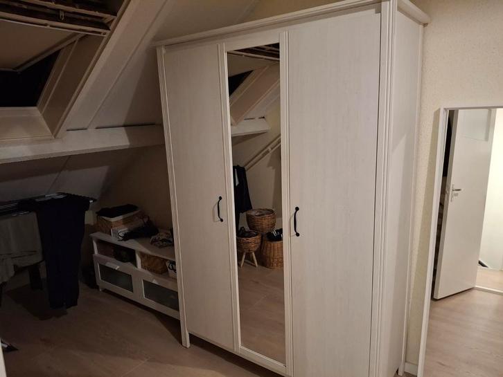 Mooie witte kast (190x130x55cm) - Zo goed als nieuw!, Huis en Inrichting, Kasten | Kledingkasten, Ophalen