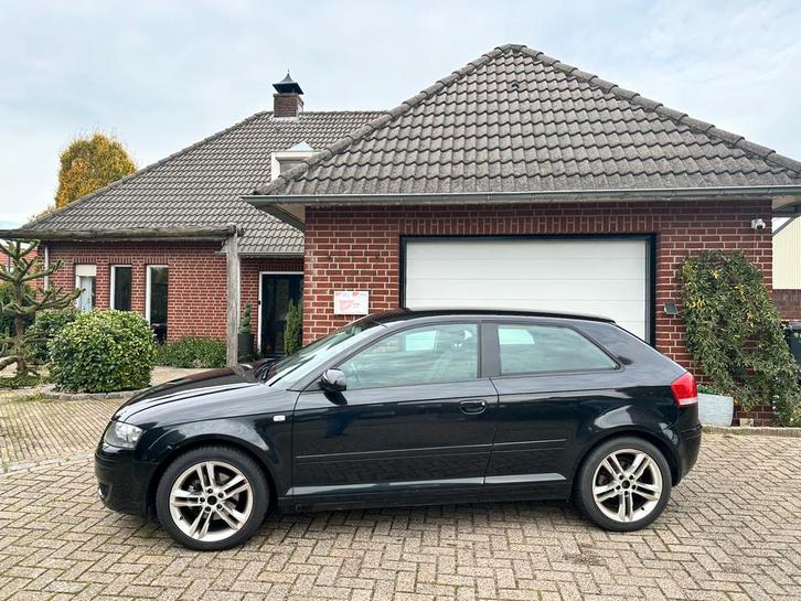 AUDI A3 2.0 FSi Ambiente Automaat Leder Airco Zwart 2004, Auto's, Audi, Particulier, ABS, Airbags, Airconditioning, Alarm, Bluetooth