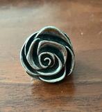 Ring, zilverkleurige roos, IJzer of Staal, Ophalen of Verzenden, Zo goed als nieuw, 17 tot 18