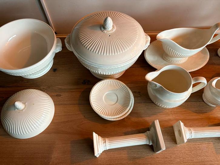 Partij wedgwood edme (licht) beschadigd, Huis en Inrichting, Keuken | Servies, Gebruikt, Overige typen, Wedgwood, Porselein, Ophalen