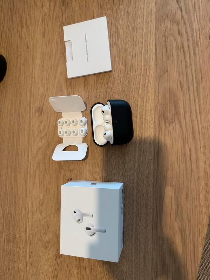 AirPods Pro 3 + hoesje, Audio, Tv en Foto, Koptelefoons, Zo goed als nieuw, Op oor (supra aural), Overige merken, Draadloos, Ophalen of Verzenden