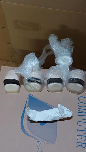 4 Beige Plankhouders met Schroeven beschikbaar voor biedingen