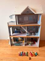 Leuk houten poppenhuis met interieur en bewoners, Ophalen, Gebruikt, Poppenhuis