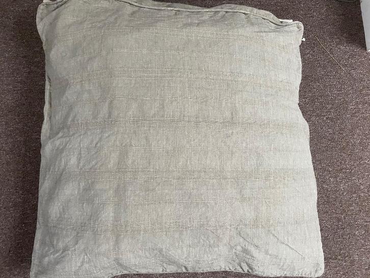 Twee sier kussens ( zit kussens) met kussen sloop Abai 80x80, Huis en Inrichting, Overige Huis en Inrichting, Zo goed als nieuw