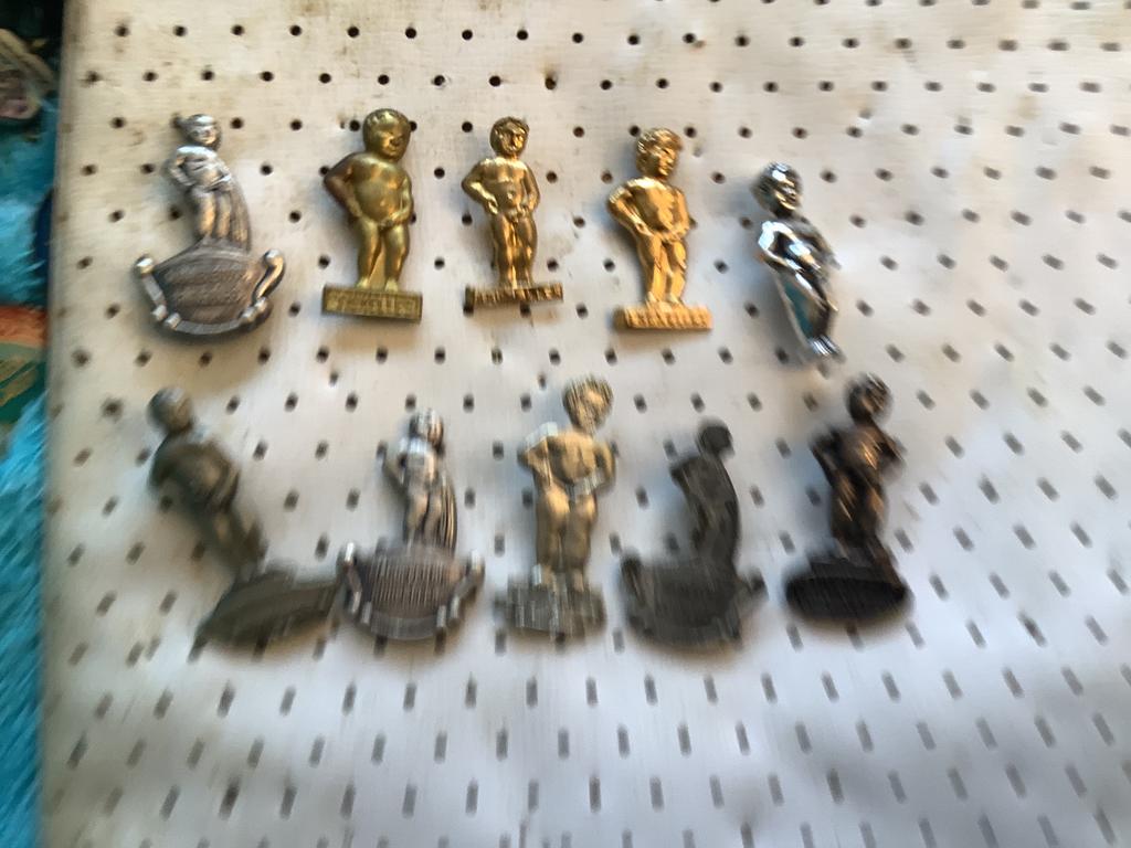 10 speldjes manneke Pis Brussel, Verzamelen, Speldjes, Pins en Buttons, Ophalen of Verzenden, Overige onderwerpen