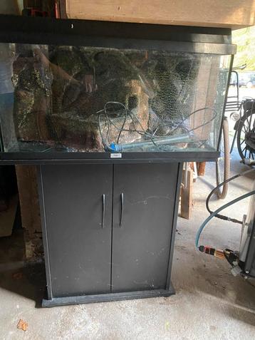 Juwel aquarium met kast beschikbaar voor biedingen