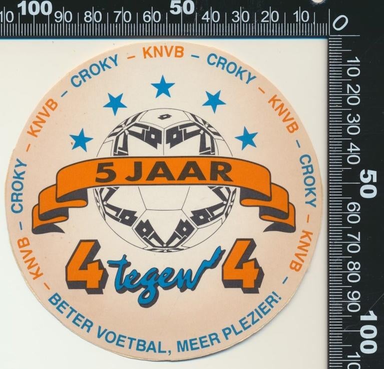 Sticker: KNVB - Croky - 4 tegen 4 - 5 Jaar, Verzamelen, Stickers, Zo goed als nieuw, Sport, Ophalen of Verzenden
