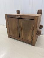 Houten hangkastje. Sleutelkastje. Kruidenkastje, Ophalen, Nieuw