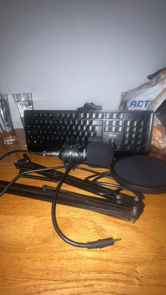 Microfoon met toetsenbord, Ophalen of Verzenden, Zo goed als nieuw