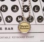 Handmade Ketting Hanger van een oude vintage typemachine, Ophalen of Verzenden, Zo goed als nieuw, Overige materialen