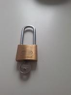 NEMEF Hangslot met Sleutel, Doe-het-zelf en Verbouw, Hang- en Sluitwerk, Ophalen, Gebruikt, Koper of Messing, Slot