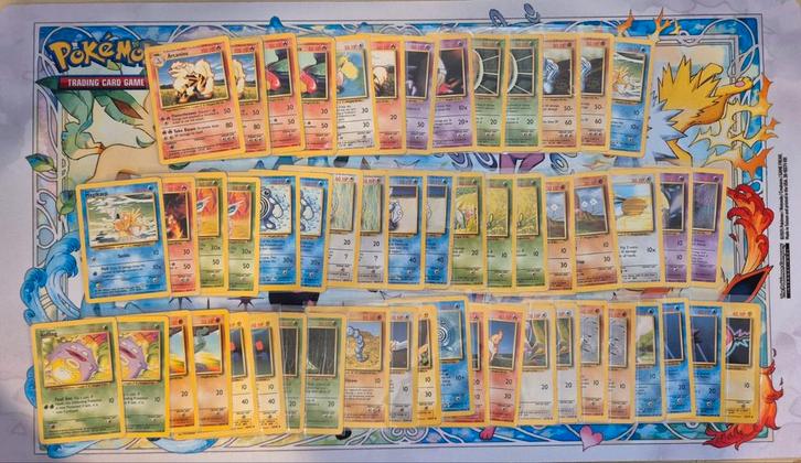 Pokémon Base Set Kaarten - 97 stuks, Hobby en Vrije tijd, Verzamelkaartspellen | Pokémon, Gebruikt, Meerdere kaarten, Ophalen of Verzenden