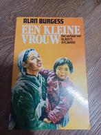 Alan Burgess - Een kleine vrouw, Gelezen, Ophalen of Verzenden, Alan Burgess