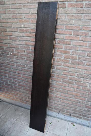 Bruine boekenplank van 190 x 26 x 5 cm. beschikbaar voor biedingen
