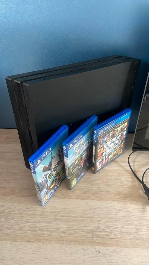 Playstation 4 pro met 3 spellen 2 controllers en tv, Spelcomputers en Games, Spelcomputers | Sony PlayStation 4, Refurbished, Pro
