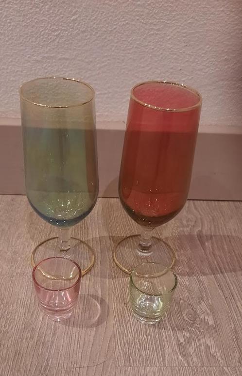 4 mooie gekleurde glazen, Verzamelen, Glas en Borrelglaasjes, Zo goed als nieuw, Overige typen, Ophalen of Verzenden