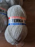 Nieuw, 10 bollen wol,  Sterka, 75% scheerwol , wit/ beige ge, Ophalen of Verzenden, Nieuw, Breien of Haken, Wol of Garen