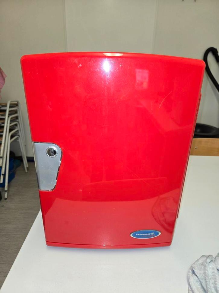 Rode Mini Koelkast - Compact en Handig!, Witgoed en Apparatuur, Koelkasten en IJskasten, Gebruikt, Zonder vriesvak, Minder dan 75 liter