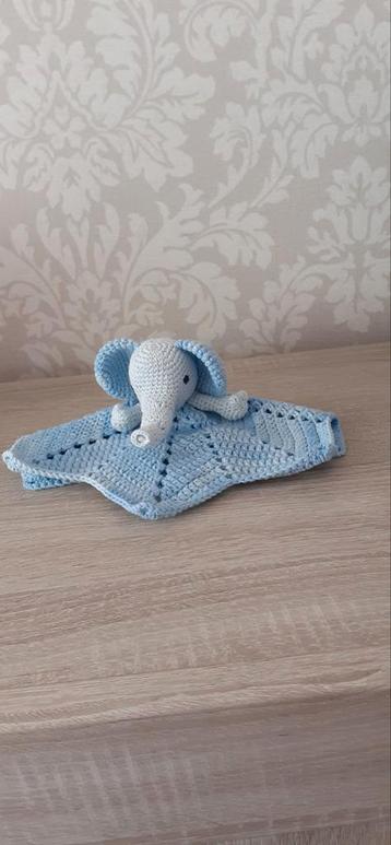 Knuffeldoekje olifant.
Gehaakt knuffeldoekje.  beschikbaar voor biedingen