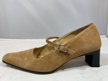 Hessels, maat 37, vintage schoenen in zandkleur.   beschikbaar voor biedingen