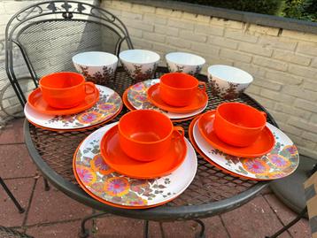 Vintage retro melamine servies borden mokken bekers beschikbaar voor biedingen