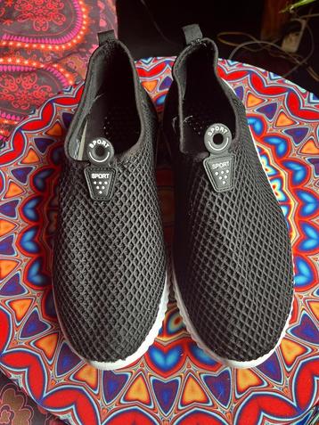 Zo goed als nieuwe instappers van Sport maat 41 nu 22€ beschikbaar voor biedingen