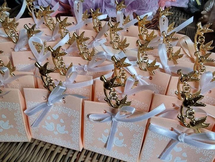 huwelijks bedankjes, met duifjes, 90 stuks, Kleding | Dames, Trouwkleding en Trouwaccessoires, Nieuw, Accessoires, Ophalen of Verzenden