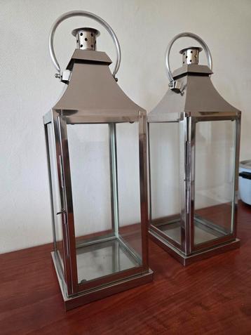 Diverse decoratie, woonaccessoires en meubels beschikbaar voor biedingen