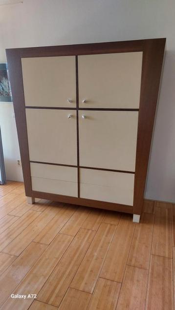 aparte woonkamerkast 