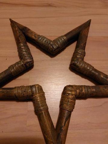 Drie houten kerststerren, 25-30 cm beschikbaar voor biedingen