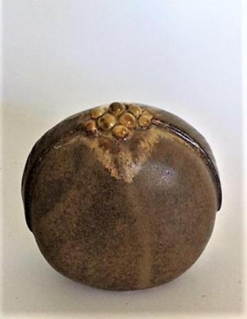 Vintage keramiek vaasje met opening met bolletjes JH (7706) beschikbaar voor biedingen