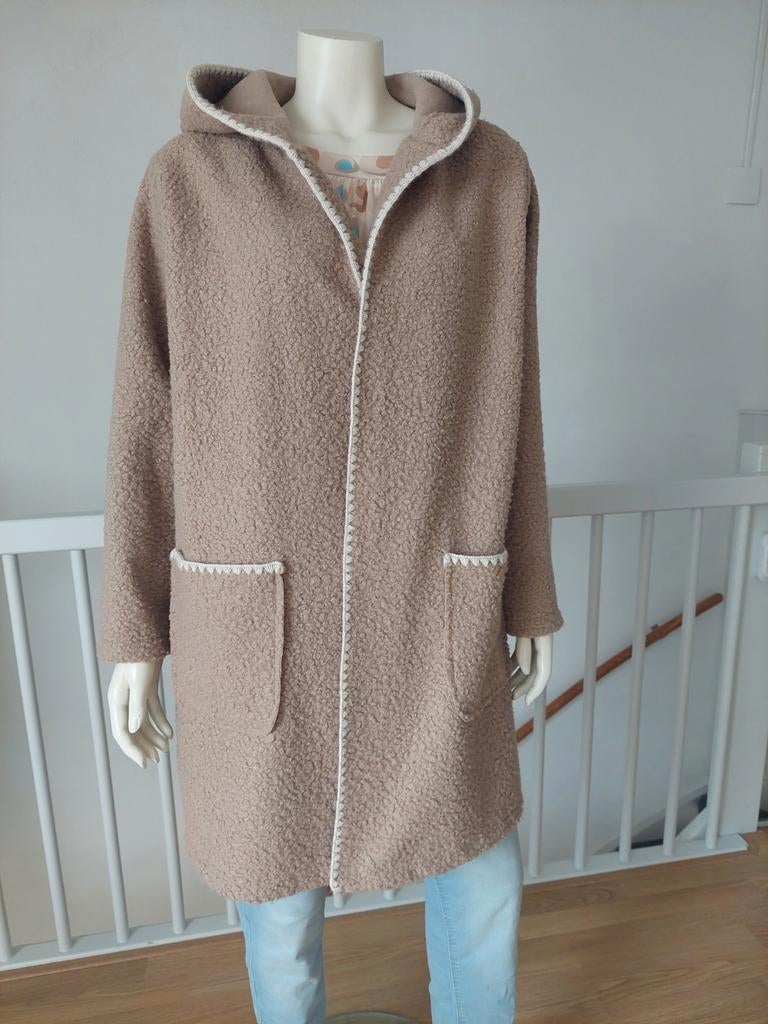 Vest Jas Boucle Maat 46 48 Beige zo goed als nieuw, Kleding | Dames, Jassen | Winter, Zo goed als nieuw, Maat 46/48 (XL) of groter