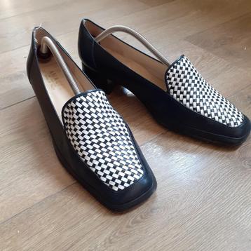 Zo goed als nieuw donkerblauw + wit leren kwaliteitsschoenen beschikbaar voor biedingen