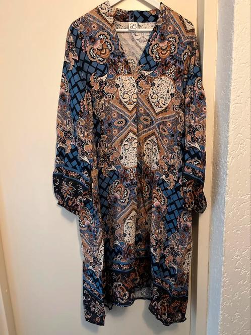 Jurk (L), Kleding | Dames, Jurken, Zo goed als nieuw, Maat 42/44 (L), Overige kleuren, Onder de knie, Ophalen of Verzenden