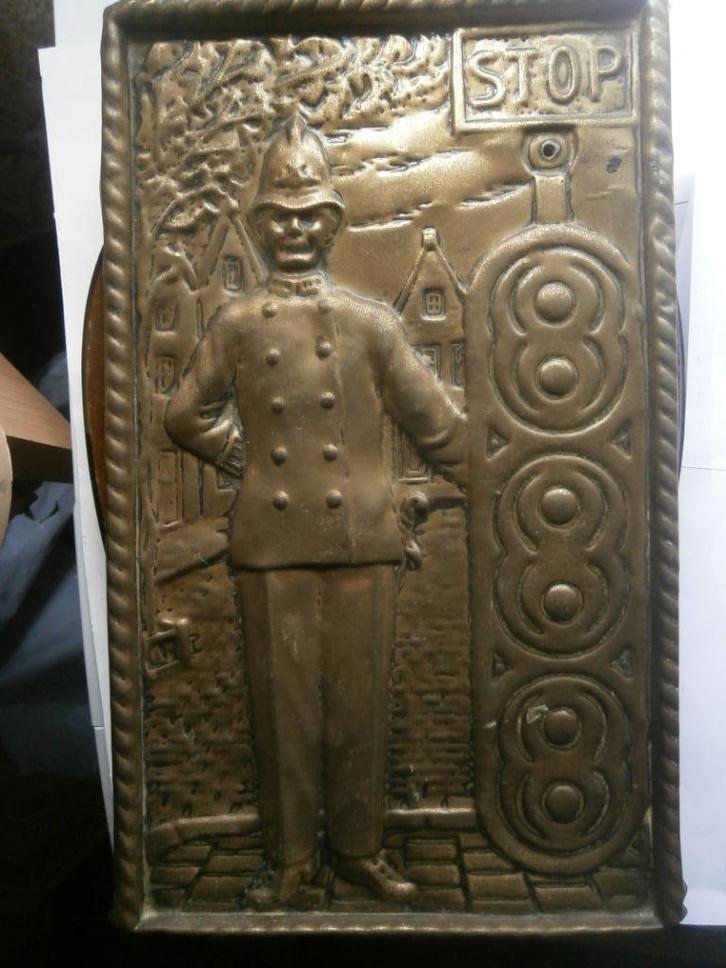 Engelse BOBBY, koperen plaat, bij verkeerslicht, Antiek en Kunst, Curiosa en Brocante, Ophalen of Verzenden