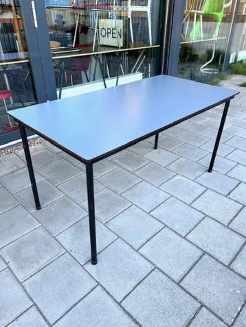 Ahrend de Cirkel tafel vintage buro kantoortafel bureau 1972 beschikbaar voor biedingen