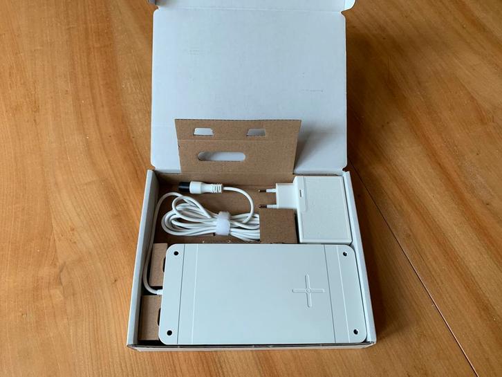 IKEA SJÖMÄRKE draadloze oplader onder tafel, Telecommunicatie, Mobiele telefoons | Telefoon-opladers, Nieuw, Ophalen of Verzenden