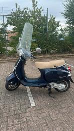 1ste eigenaar: blauwe Vespa LX50 4takt + slot en helm, Ophalen, Zo goed als nieuw, 50 cc, Vespa LX