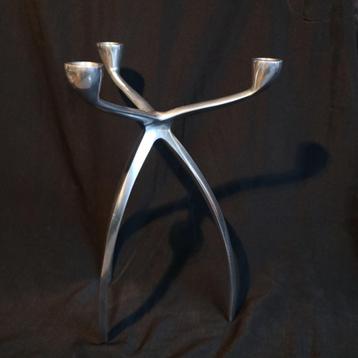 Aluminium Driepoot kandelaar beschikbaar voor biedingen